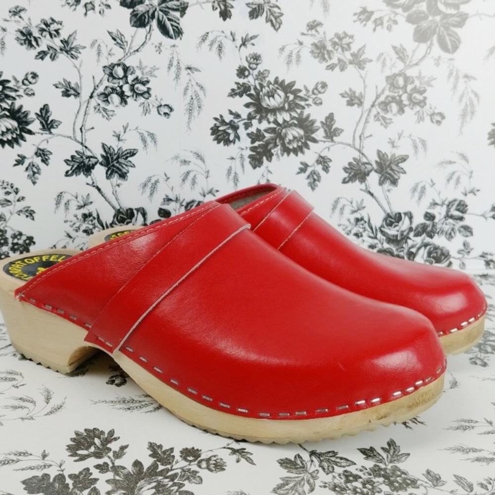 Torpatoffeln Swedish red leather wooden clogs